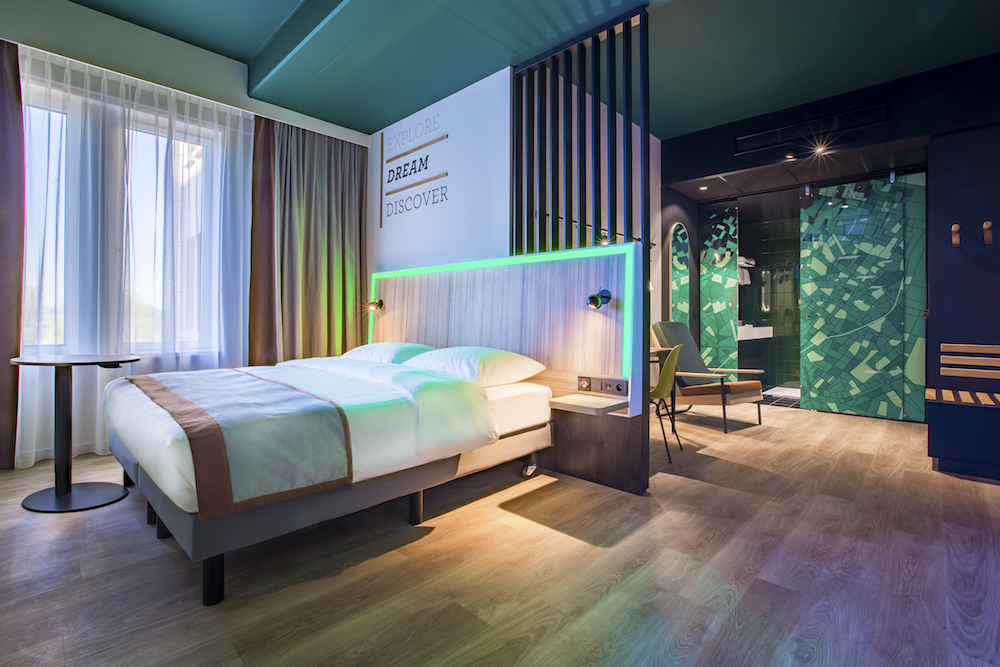 A guest room at Park Inn by Radisson Brussels Airport